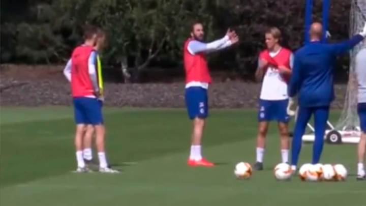 Higuaín explota en el entrenamiento a seis días de la final de la Europa League