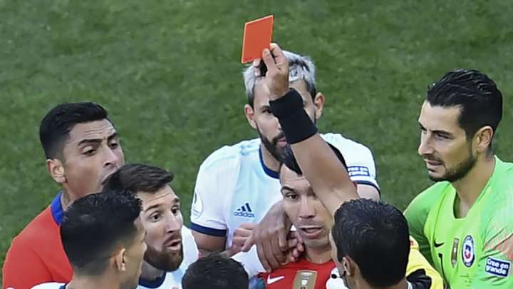 Un miembro argentino del TAS le sugirió a Lionel Messi que pida disculpas por sus dichos a CONMEBOL