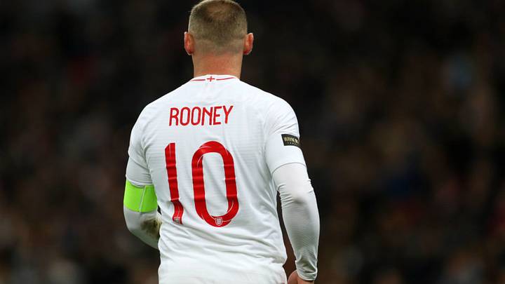 Rooney podría volver a jugar en Inglaterra