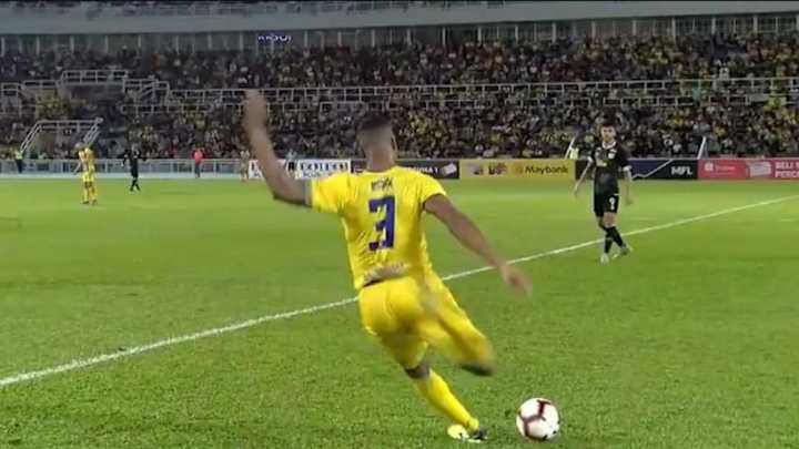 INCREÍBLE | Marca golazo de tiro libre de media cancha y define semifinal