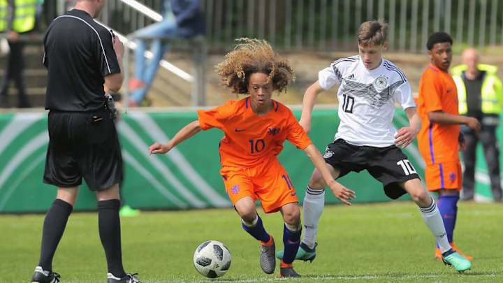 Xavi Simons Closes in on Paris Saint-Germain Move After Announcing Surprise Barcelona Exit