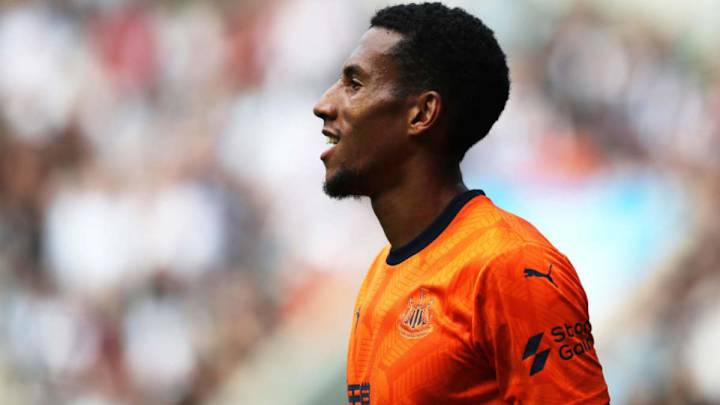 Isaac Hayden Uncertain About Newcastle Future Despite Manager Steve Bruce Comments
