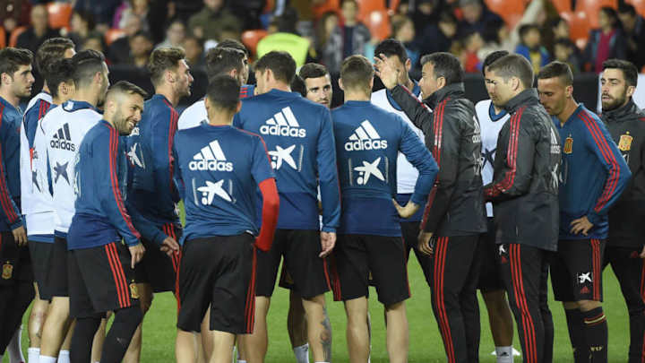 VÍDEO | El emotivo minuto de silencio de La Roja en honor a la hija de Luis Enrique VÍDEO | El emotivo minuto de silencio de La Roja en honor a la hija de Luis Enrique