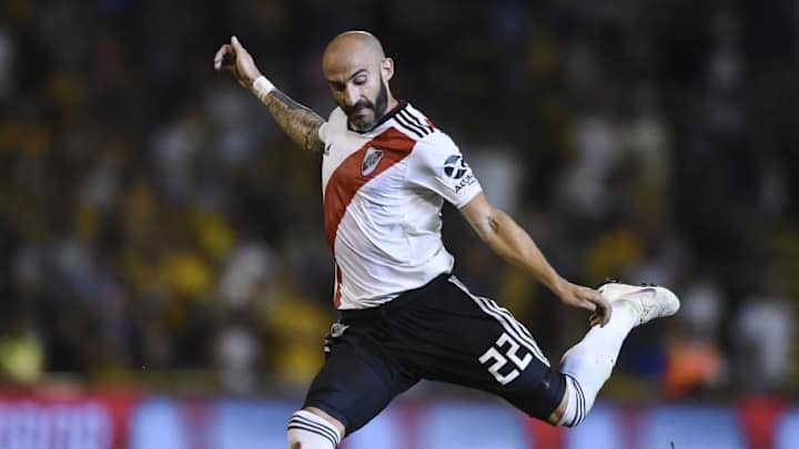 La impresionante torta de cumpleaños de Javier Pinola con forma de Copa Libertadores