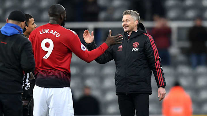 Ole Gunnar Solskjaer Calls on Romelu Lukaku & Alexis Sanchez to Step Up Amid Injury Crisis