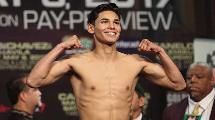 Report: Floyd Mayweather Told to Stop Tampering With Oscar De La Hoya Prospect Report: Floyd Mayweather Told to Stop Tampering With Oscar De La Hoya Prospect