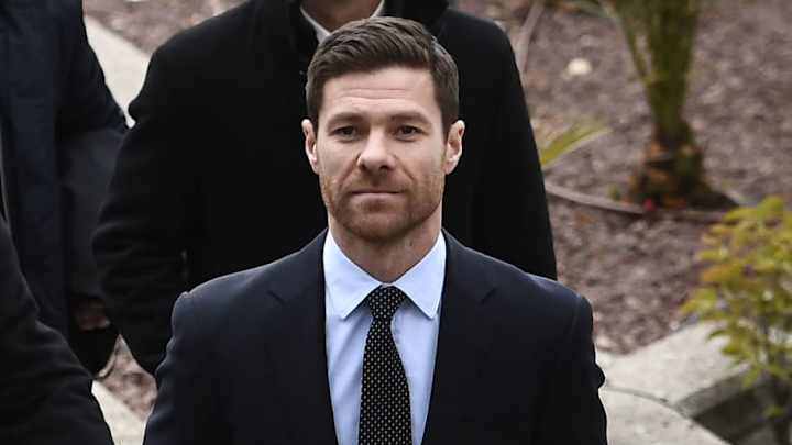 Florentino piensa en Xabi Alonso por encima de Raúl como alternativa a Zidane