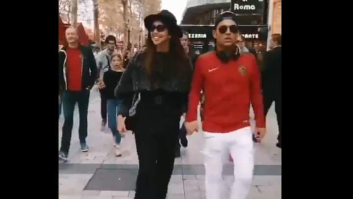 VÍDEO | Se disfraza de Cristiano Ronaldo por París y todos le piden fotos