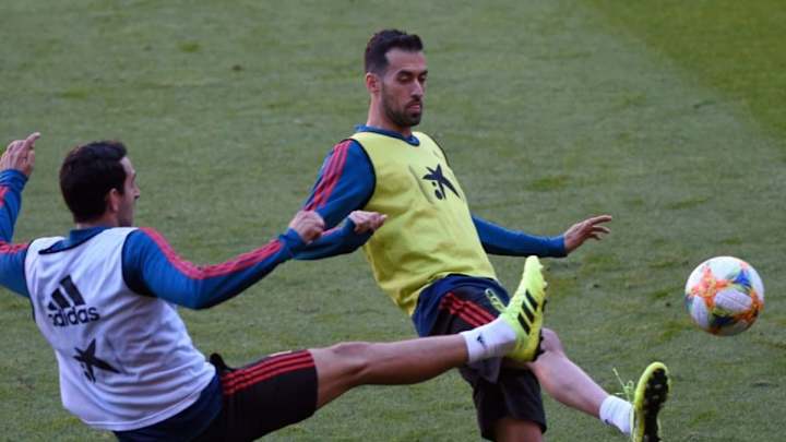 Sergio Busquets se rinde ante De Jong y Fabián
