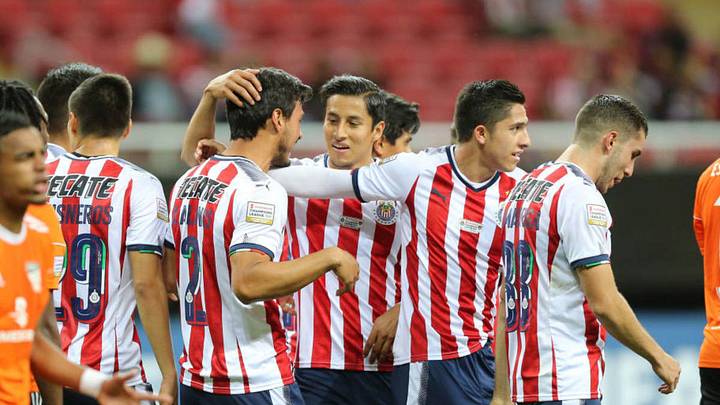 Así sería el 11 inicial de Chivas con sus nuevos refuerzos Así sería el 11 inicial de Chivas con sus nuevos refuerzos