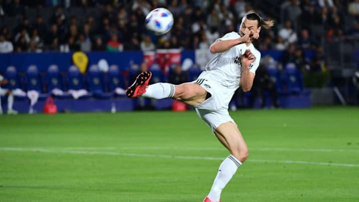 Bottle Cap Challenge: 6 of the Best Efforts So Far From Across the Football World Bottle Cap Challenge: 6 of the Best Efforts So Far From Across the Football World