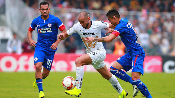 Cruz Azul debería ir por Carlos Gonzales en el mercado de verano
