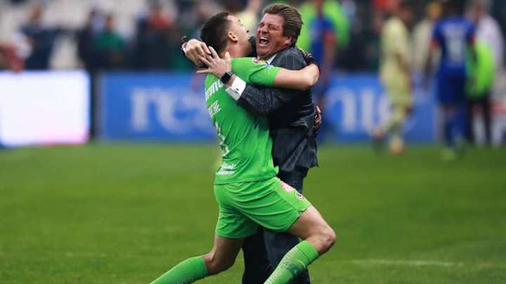 Miguel Herrera le manda un emotivo mensaje a Agustín Marchesín