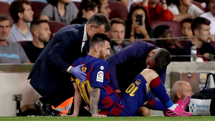 Messi Forced Off Injured at Halftime in 1st Start Since Layoff