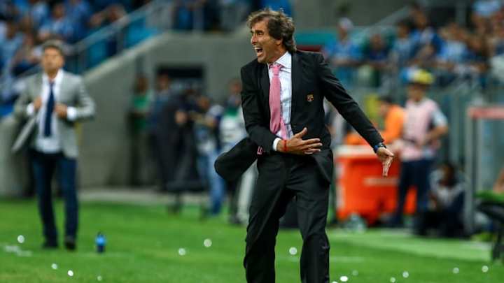 OFICIAL | Guillermo Almada es el nuevo director técnico de Santos