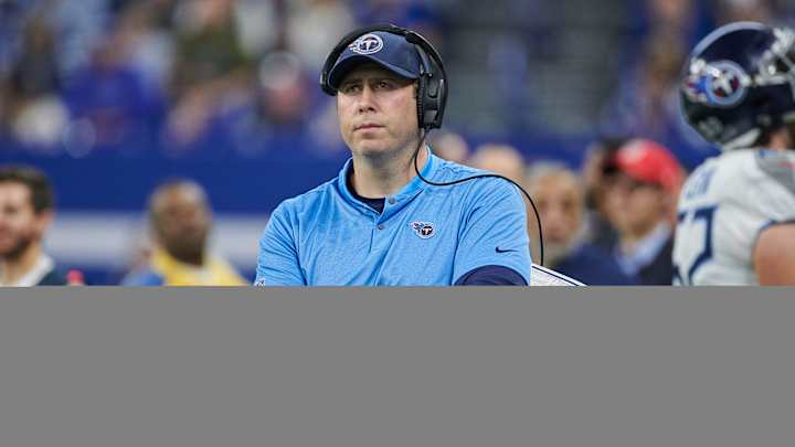Titans OC Arthur Smith Apologizes for Yelling at WR A.J. Brown After Injury Titans OC Arthur Smith Apologizes for Yelling at WR A.J. Brown After Injury