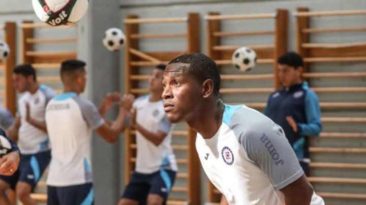 Brayan Angulo podría debutar este sábado con Cruz Azul