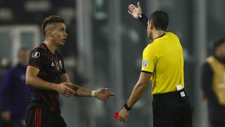 La esposa de Santos Borré criticó a su marido en Twitter tras su infantil expulsión en la Copa