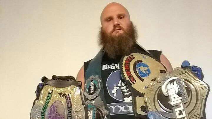 Pro Wrestler Named ‘Manic’ Helps Police Detain Threatening Man at Denny’s Pro Wrestler Named ‘Manic’ Helps Police Detain Threatening Man at Denny’s