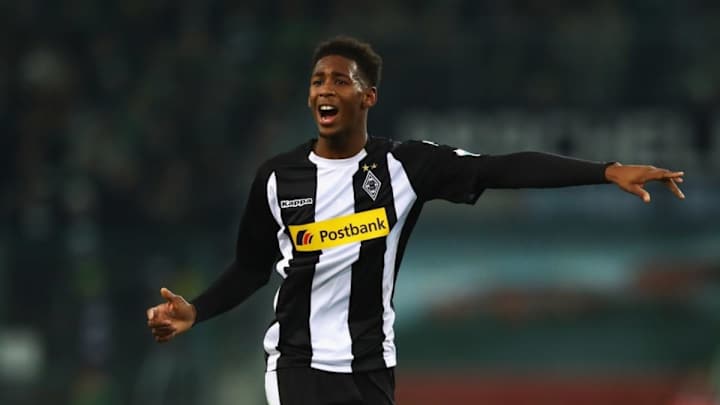 West Ham Youngster Reece Oxford Set to Complete Permanent Move to Augsburg