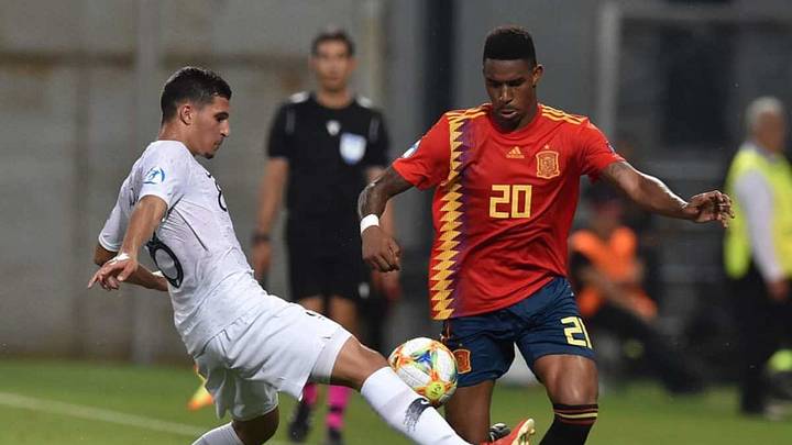 Barcelona Close in on Signing of Junior Firpo After Agreeing €25m Fee With Real Betis