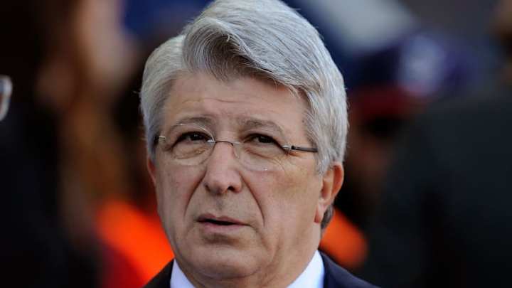 El presidente del Atlético de Madrid abandonó el palco después de que anularan el gol de Morata