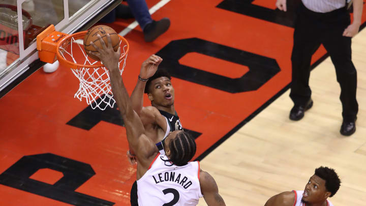 Raptors Fan Hangs Kawhi Leonard's Poster Over Giannis in the Louvre Raptors Fan Hangs Kawhi Leonard's Poster Over Giannis in the Louvre