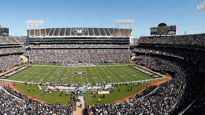 Raiders Start Talks About Playing in Oakland For 2019 Season