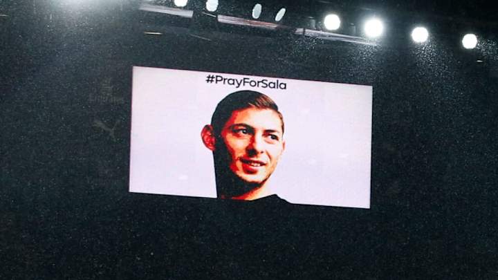 El emotivo gesto del Arsenal con Emiliano Sala en su partido contra el Cardiff El emotivo gesto del Arsenal con Emiliano Sala en su partido contra el Cardiff