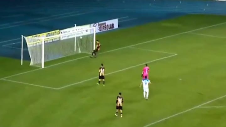 VIRAL | El gol en contra más insólito del año ocurrió en la segunda división de Chile