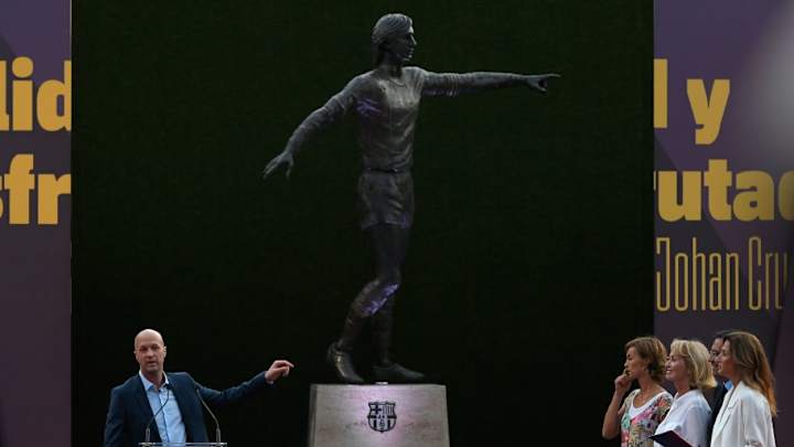El FC Barcelona inaugura una imponente estatua de Johann Cruyff en el Camp Nou