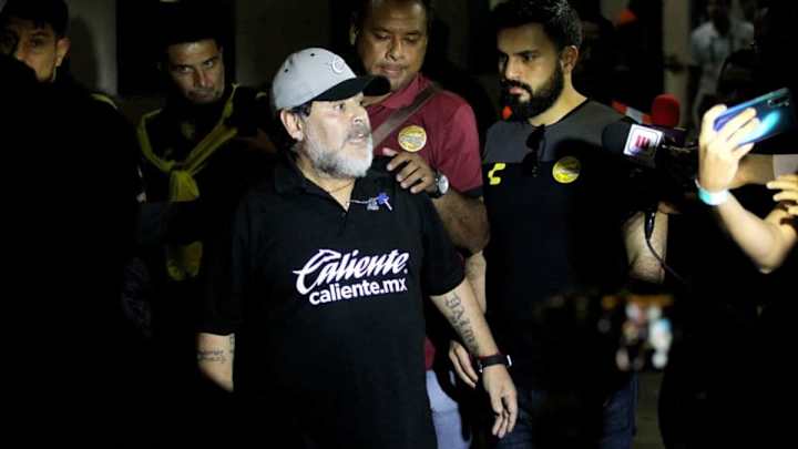 OFICIAL | Diego Armando Maradona es nuevo entrenador de Gimnasia y Esgrima La Plata OFICIAL | Diego Armando Maradona es nuevo entrenador de Gimnasia y Esgrima La Plata
