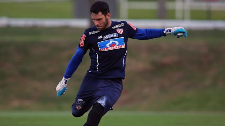 El portero Sebastián Viera pide perdón a Messi tras su gol 400 por este motivo