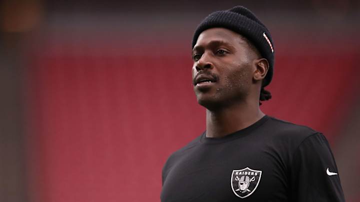 Bill Belichick Taking Antonio Brown Day By Day, Unsure If He'll Play vs. Dolphins Bill Belichick Taking Antonio Brown Day By Day, Unsure If He'll Play vs. Dolphins