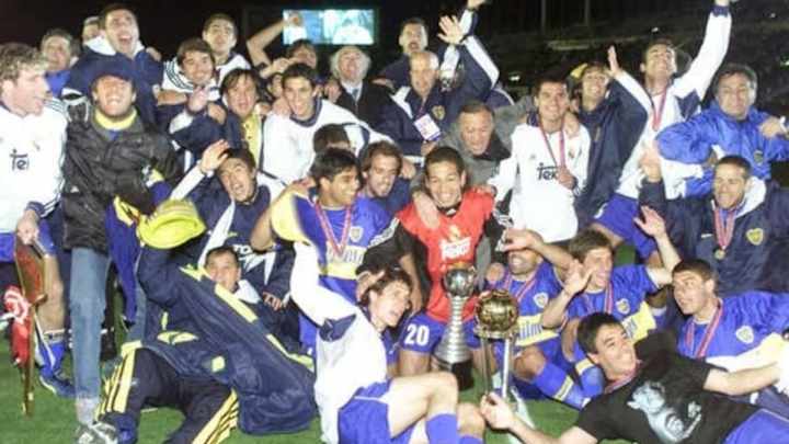 El día que el plantel de Boca recibió a Fernando de la Rúa tras ganar la Intercontinental El día que el plantel de Boca recibió a Fernando de la Rúa tras ganar la Intercontinental