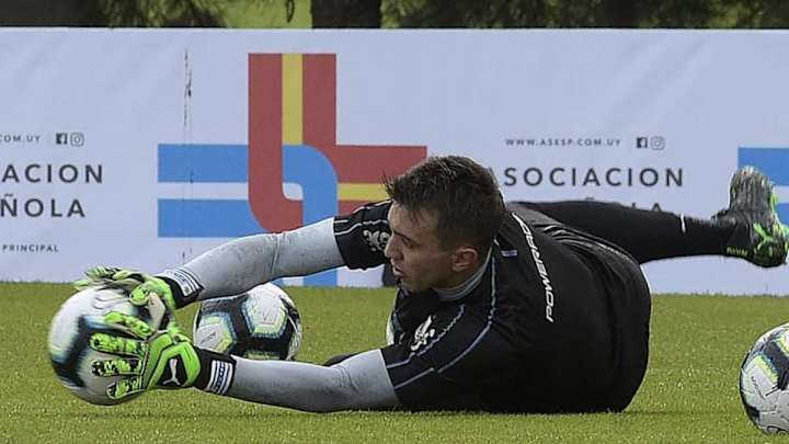VIRAL | Muslera atendió el teléfono en pleno entrenamiento de Uruguay pero era para una publicidad