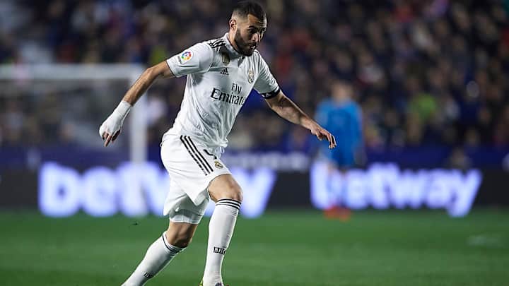 Karim Benzema, Gareth Bale Convert Penalties to Give Real Madrid Narrow Win Over Levante
