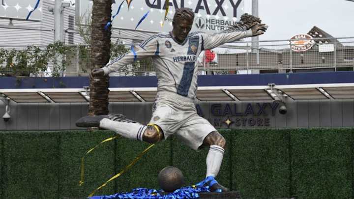 David Beckham es homenajeado con una estatua en el estadio del Galaxy David Beckham es homenajeado con una estatua en el estadio del Galaxy