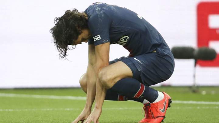 PSG Hit With Further Injury Blow as Edinson Cavani Suffers Thigh Problem Ahead of Man Utd Clash