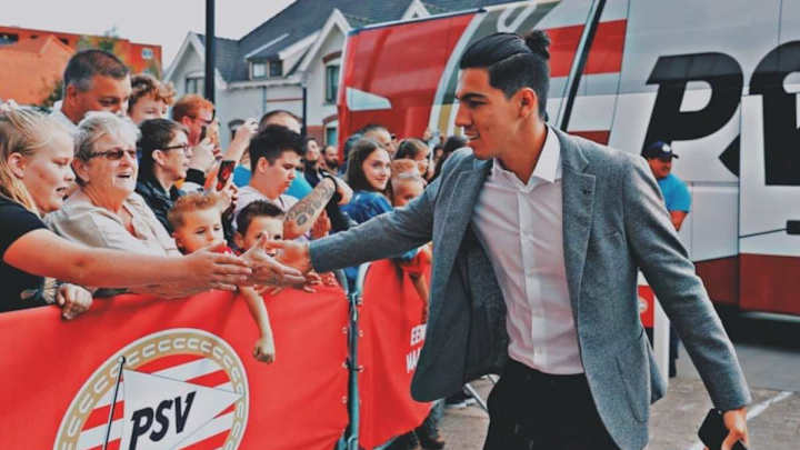 El gran gesto del 'Guti' Gutiérrez con un pequeño aficionado del PSV