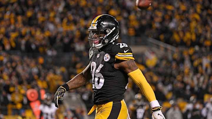 Report: Steelers Considering Using Transition Tag on Le'Veon Bell