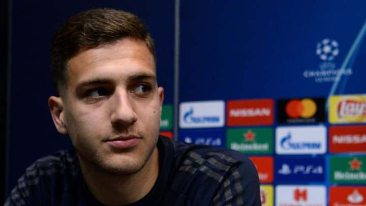 Diogo Dalot 'Told He Can Leave' Manchester United Following Signing of Aaron Wan-Bissaka Diogo Dalot 'Told He Can Leave' Manchester United Following Signing of Aaron Wan-Bissaka