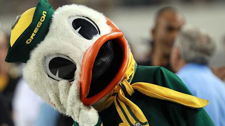 College Football Week 1 Best Bets: Fade Ranked Pac-12 Teams, Back Giant Louisiana Underdogs College Football Week 1 Best Bets: Fade Ranked Pac-12 Teams, Back Giant Louisiana Underdogs