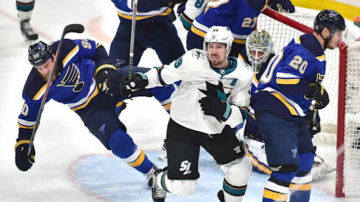 FanDuel Refunds Blues Bettors After Missed Hand Pass Non-Call FanDuel Refunds Blues Bettors After Missed Hand Pass Non-Call