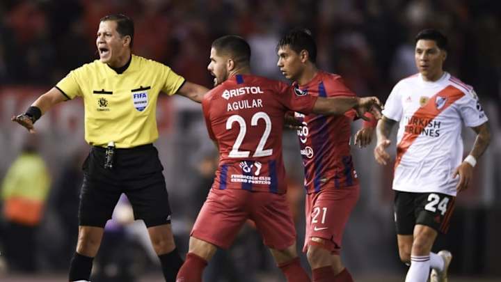 Se filtró la conversación entre el árbitro de River - Cerro Porteño y el VAR antes del primer penal