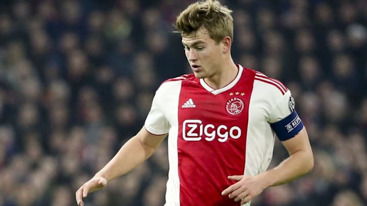 La rodilla de Umtiti condicionará la llegada de De Ligt al FC Barcelona