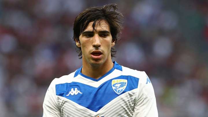 Manchester United Send Scouts to Watch Brescia Sensation Sandro Tonali as Interest Ramps Up Manchester United Send Scouts to Watch Brescia Sensation Sandro Tonali as Interest Ramps Up