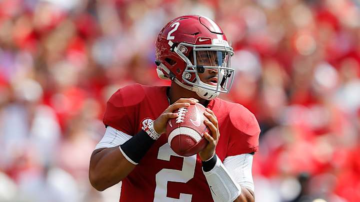 Jalen Hurts Meets Oklahoma Fans at Sooners' Basketball Game, Throws T-Shirts Into Stands Jalen Hurts Meets Oklahoma Fans at Sooners' Basketball Game, Throws T-Shirts Into Stands