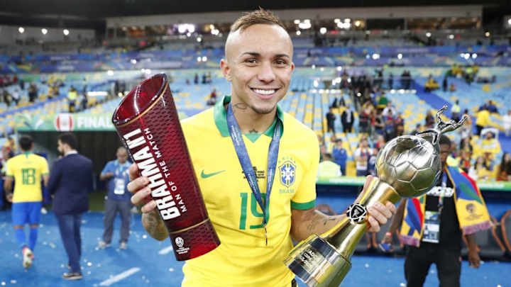 Why Everton Soares Is a Safer Bet for Arsenal Than Wilfried Zaha