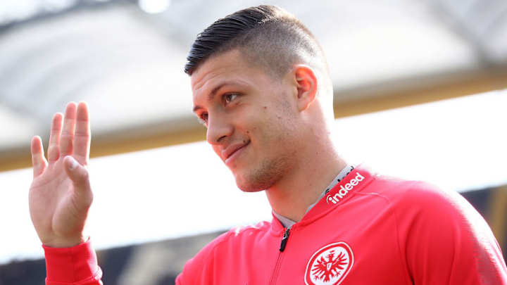 Un pre acuerdo con el Barcelona incrementaría el precio de Jovic para el Real Madrid